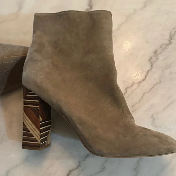 Vince Camuto Stylish Suede Tan Ankle Boots With Fun 4” Heels - Picture 10 of 10